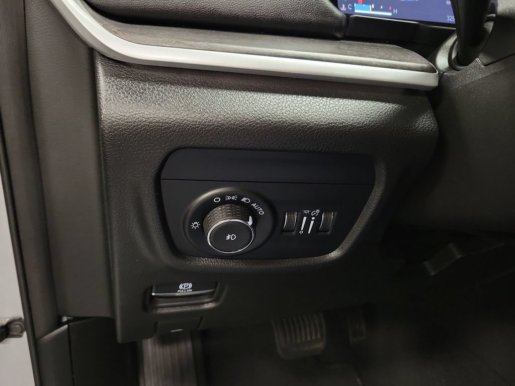 Used 2023 Jeep Grand Cherokee Limited AWD/4WD image 22