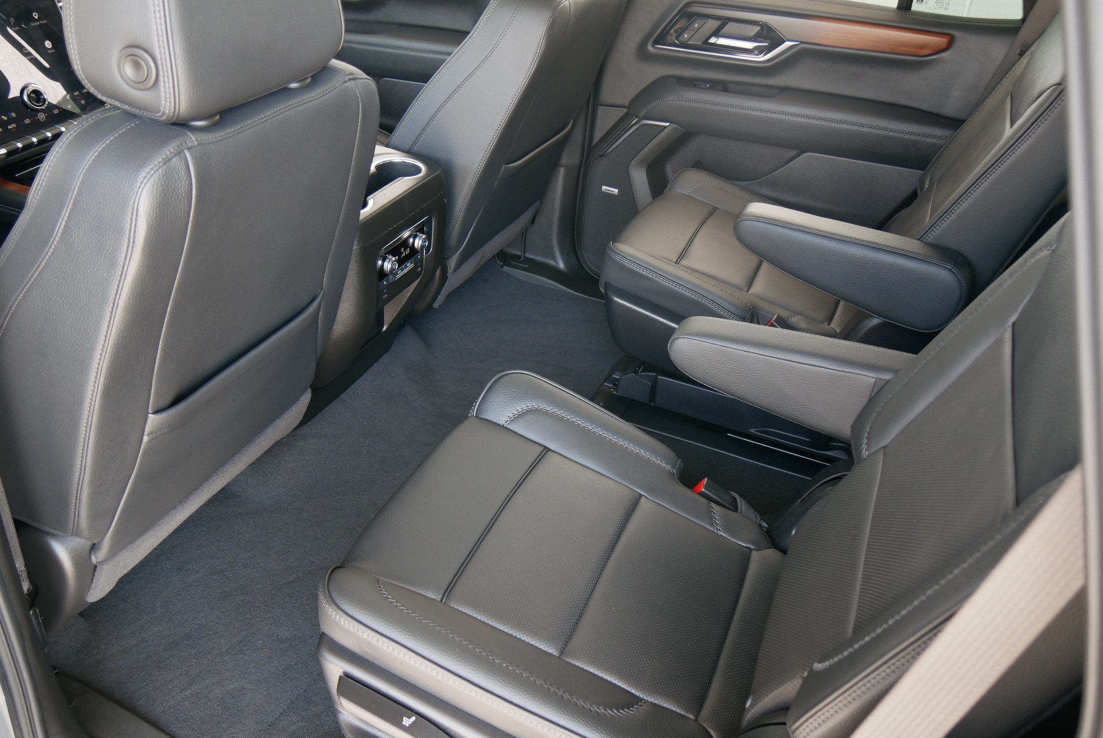 Used 2025 GMC Yukon Denali w/ Sun & Power Step Package AWD/4WD image 13