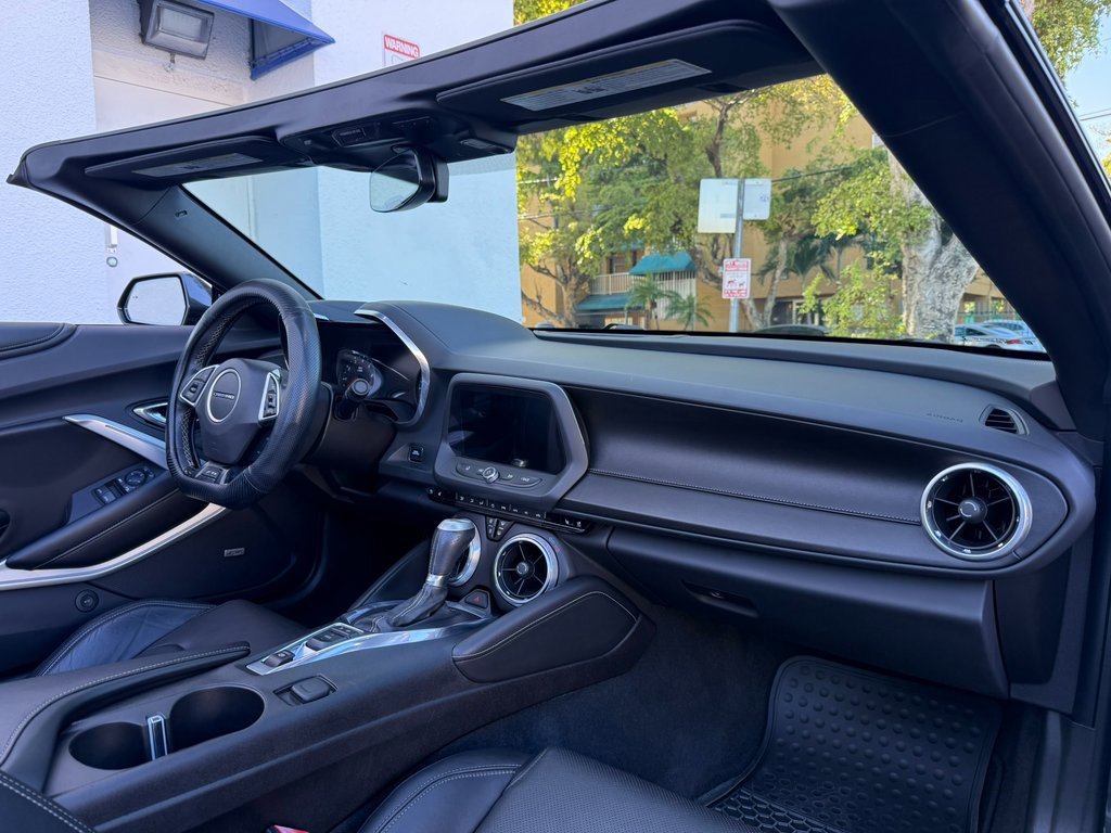 Used 2017 Chevrolet Camaro SS image 15