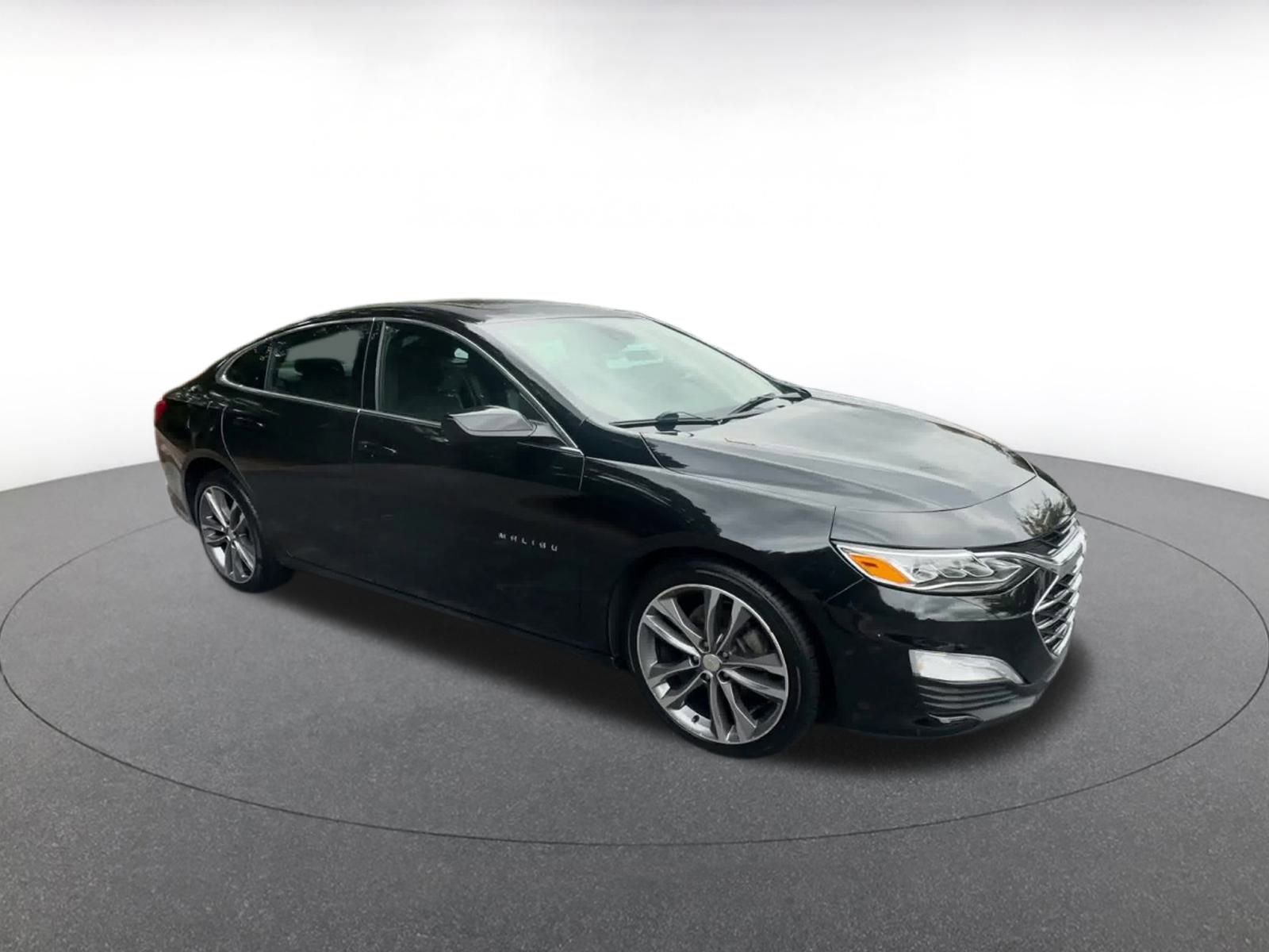 Used 2024 Chevrolet Malibu LT image 2