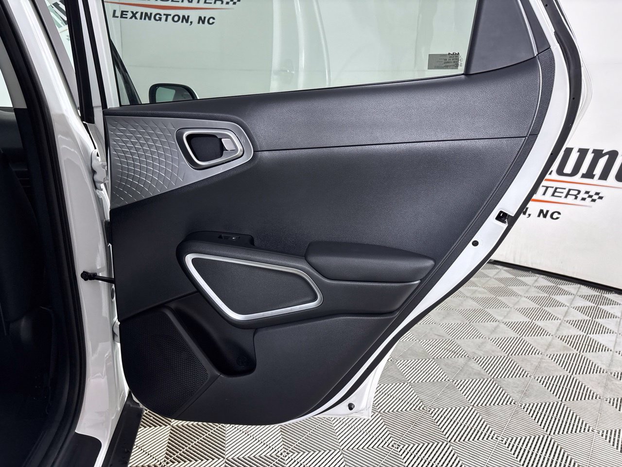 Used 2025 Kia Soul LX w/ LX Technology Package FWD image 25
