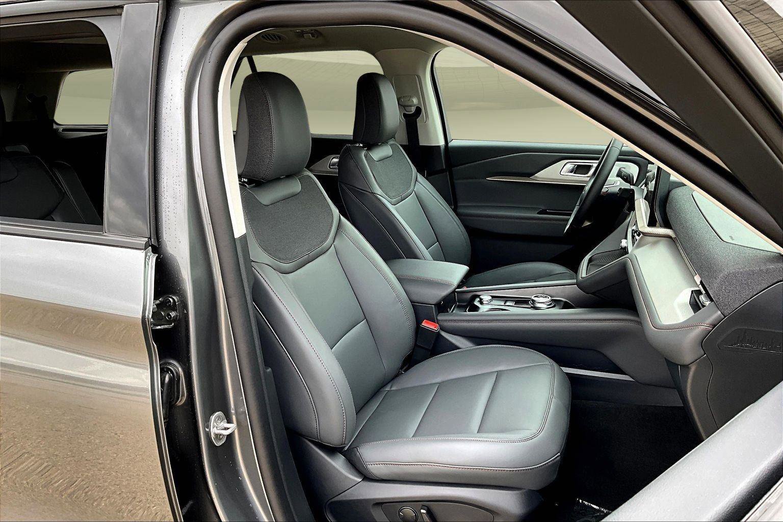 New 2026 Ford Explorer Active w/ Active Comfort Package image 11