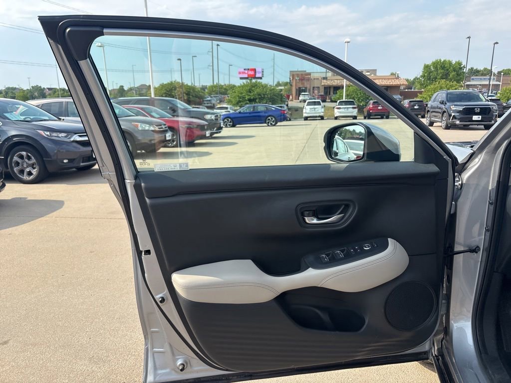 Used 2023 Honda HR-V EX-L image 9