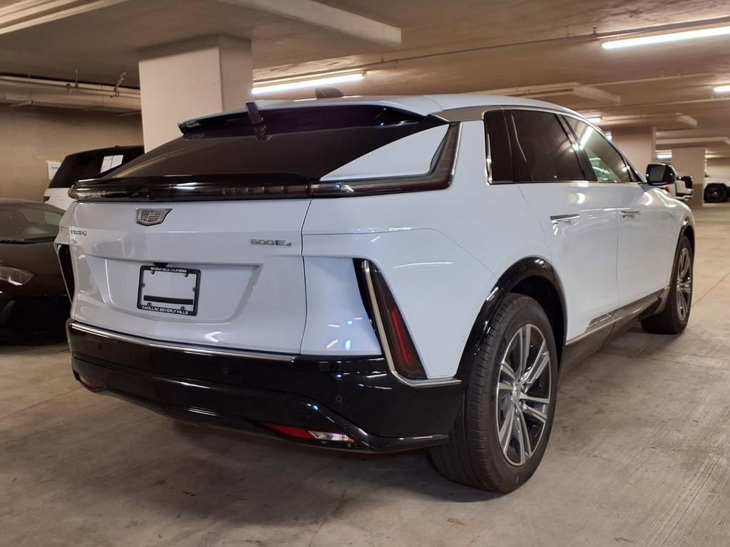 New 2026 Cadillac Lyriq Premium Luxury AWD/4WD image 8