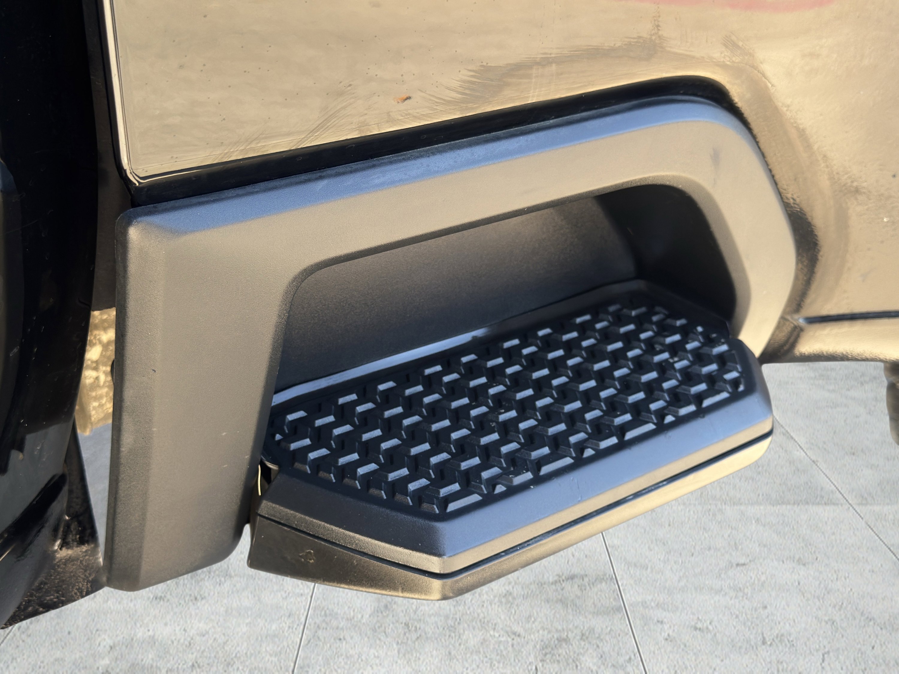 Used 2024 GMC Sierra 3500 Denali w/ Denali Reserve Package image 10