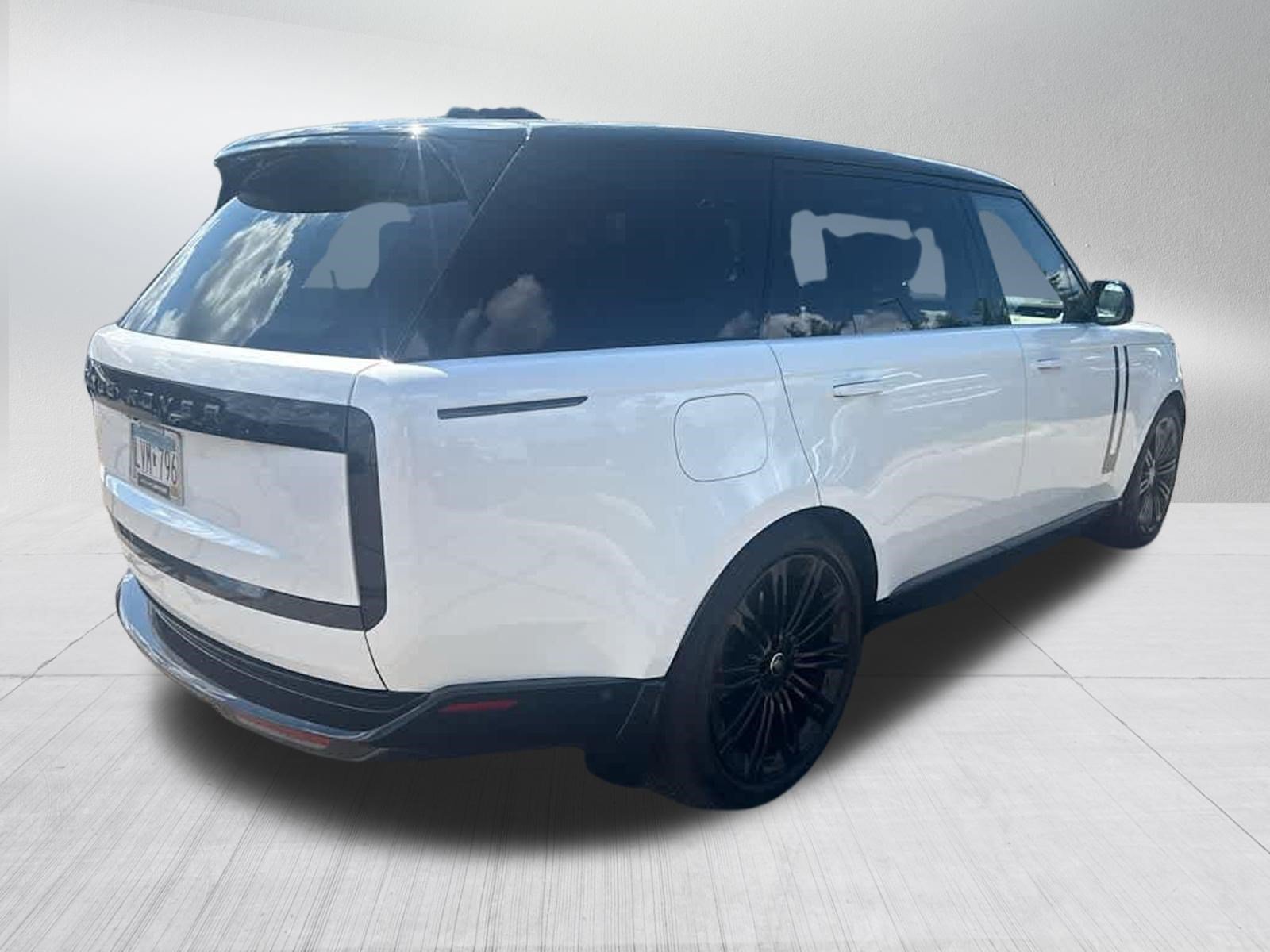 Certified 2025 Land Rover Range Rover Long Wheelbase SE AWD/4WD image 4