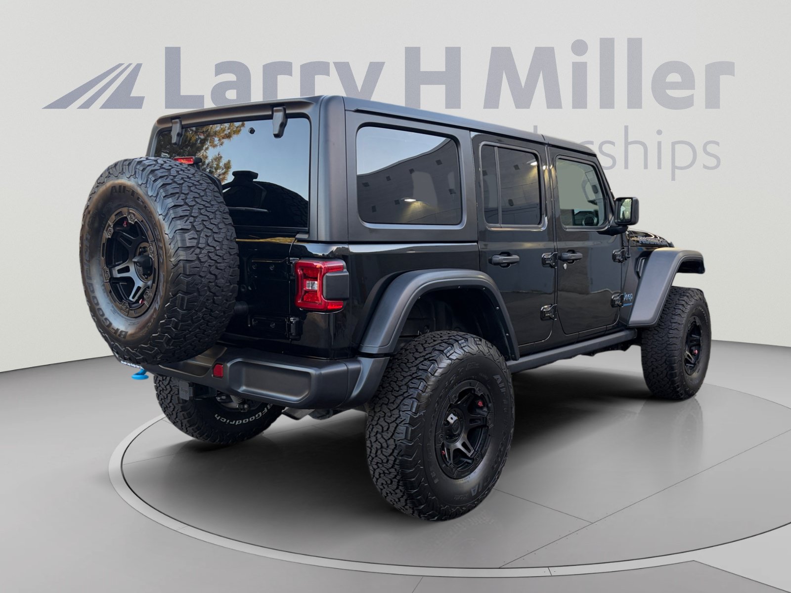 Used 2023 Jeep Wrangler Unlimited Rubicon 4xe AWD/4WD image 5