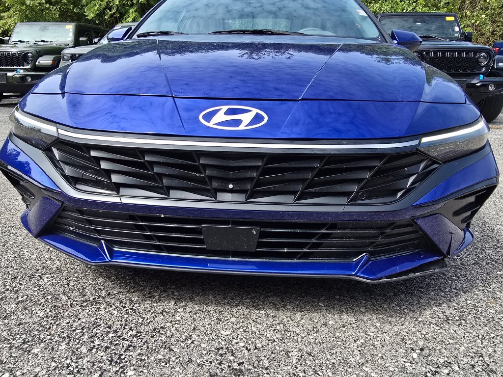Used 2025 Hyundai Elantra SEL FWD image 13