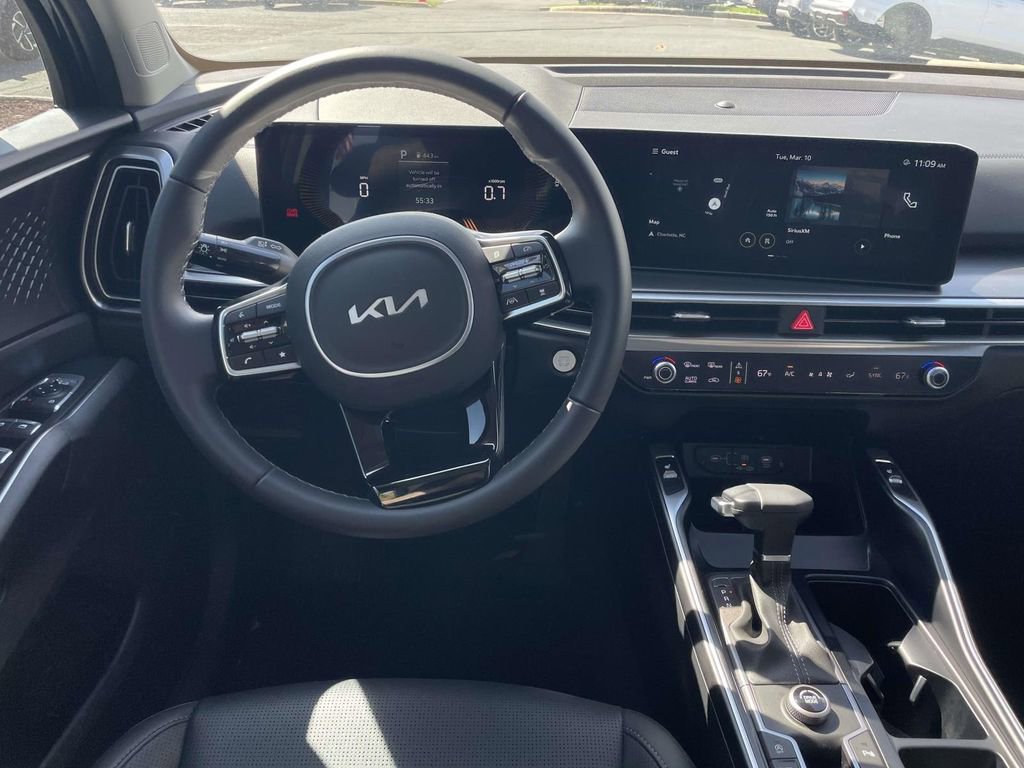 Certified 2025 Kia Sorento S w/ Panoramic Sunroof Package image 28