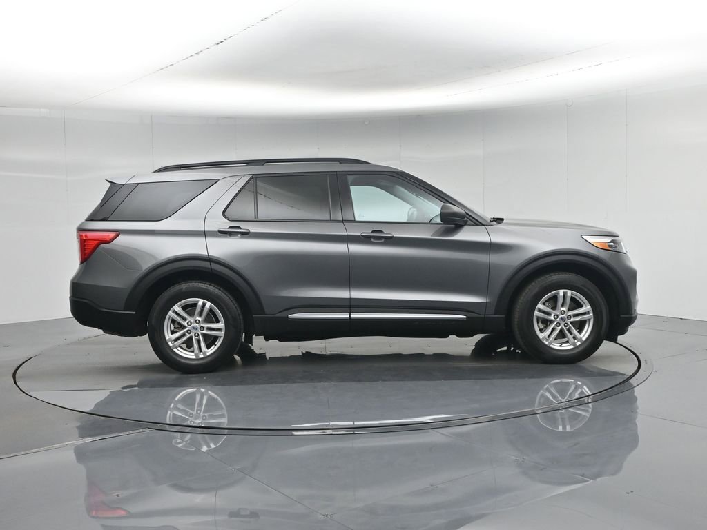 Used 2023 Ford Explorer XLT image 32