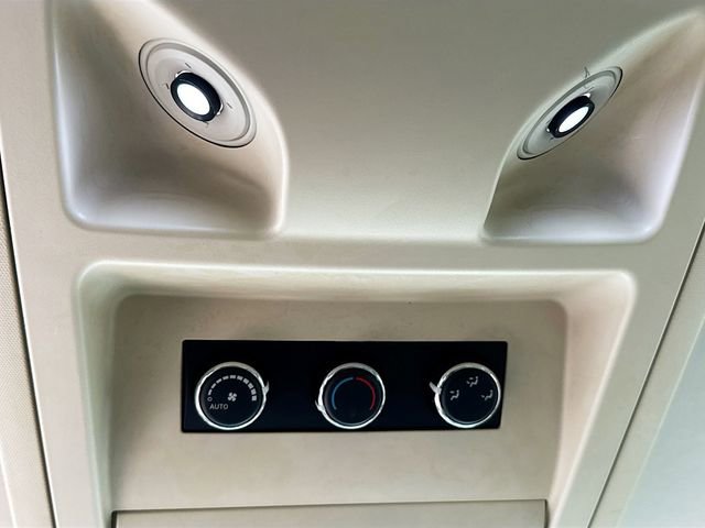 Used 2008 Chrysler Town & Country Limited w/ Flexible Seating Group image 19