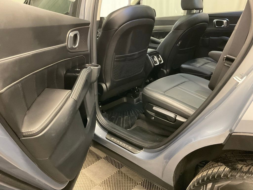 Used 2023 Kia Sorento SX image 27