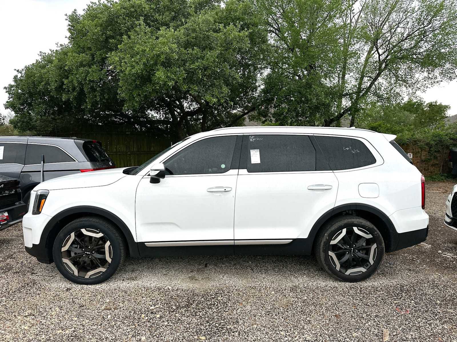 Used 2025 Kia Telluride S FWD video 2