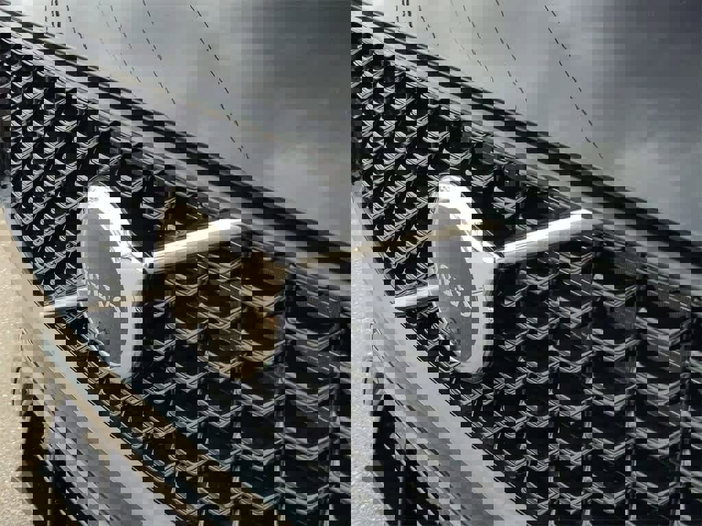 Used 2025 Volvo XC60 T8 Plus w/ Protection Package Premier image 10