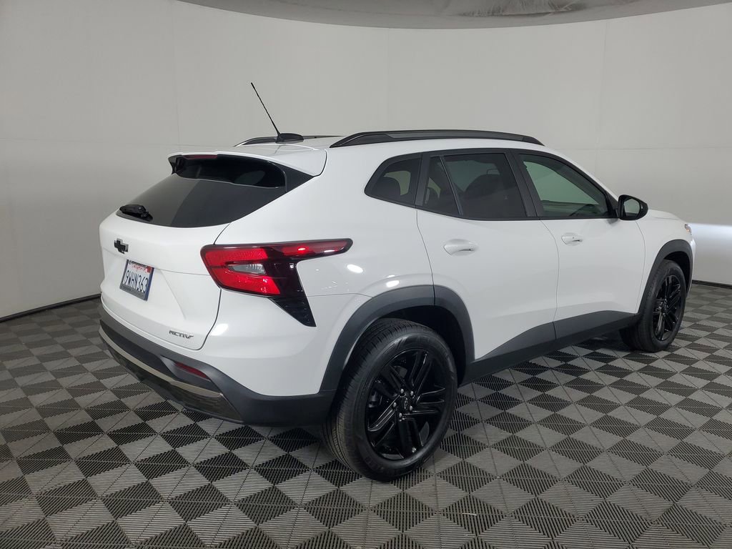 Used 2026 Chevrolet Trax ACTIV FWD image 4