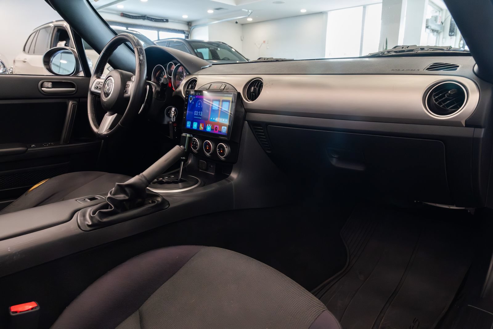 Used 2010 MAZDA MX-5 Miata Touring RWD image 22