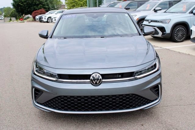 Used 2026 Volkswagen Jetta SE FWD image 7