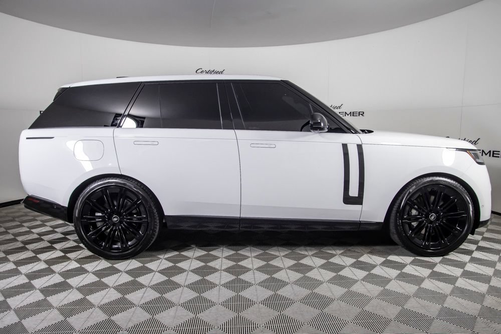 Used 2024 Land Rover Range Rover SE AWD/4WD image 3