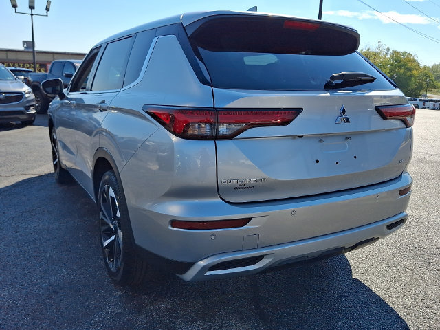 Used 2023 Mitsubishi Outlander SE AWD/4WD image 4