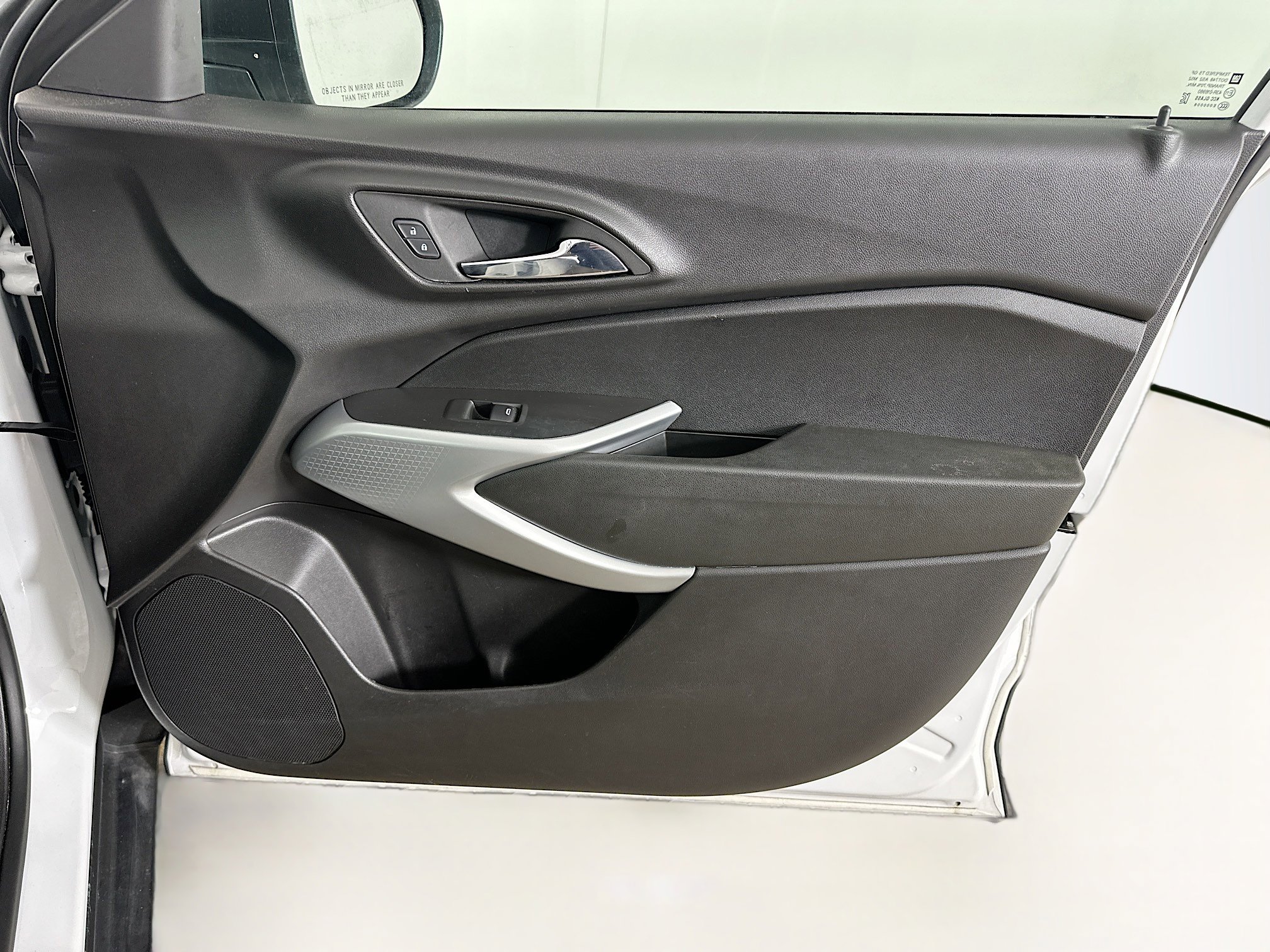 Used 2025 Chevrolet Trax LS FWD image 30