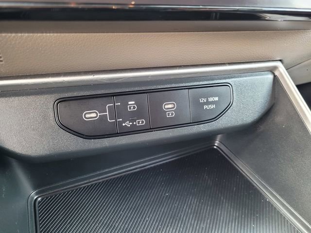 Used 2025 Kia Carnival LX FWD image 14