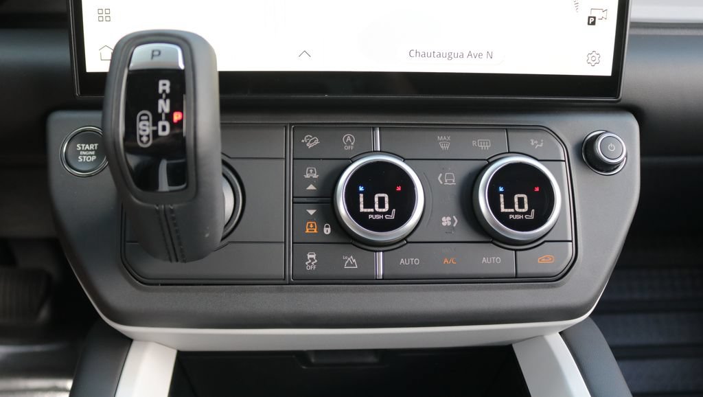 Used 2026 Land Rover Defender 130 X-Dynamic SE AWD/4WD image 26