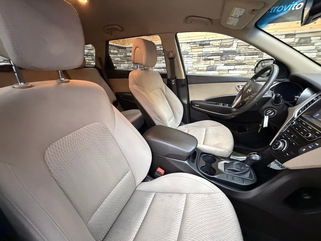 Used 2017 Hyundai Santa Fe SE AWD/4WD image 15