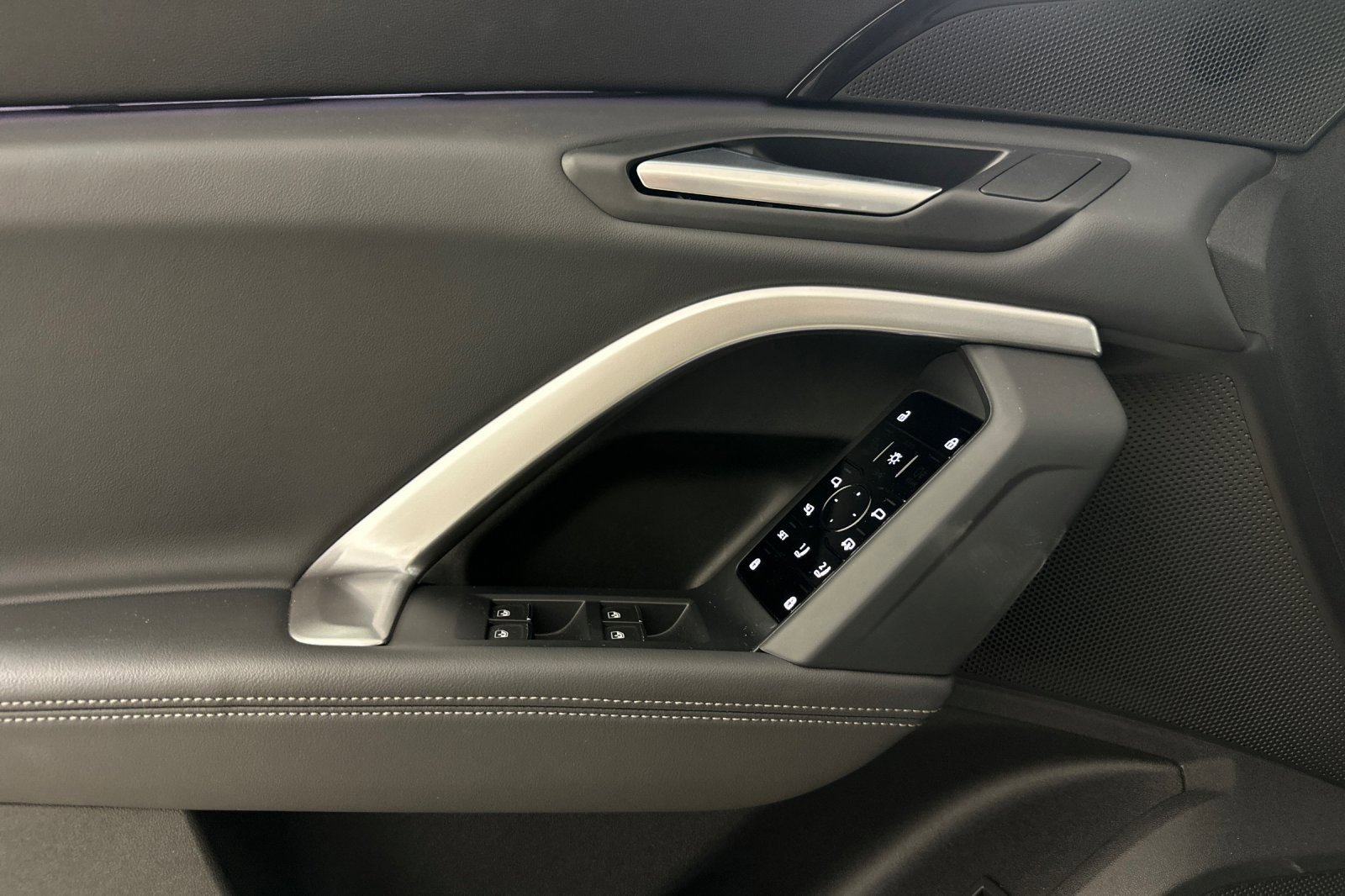 Used 2025 Audi Q5 Premium w/ 19" Wheel Package image 10