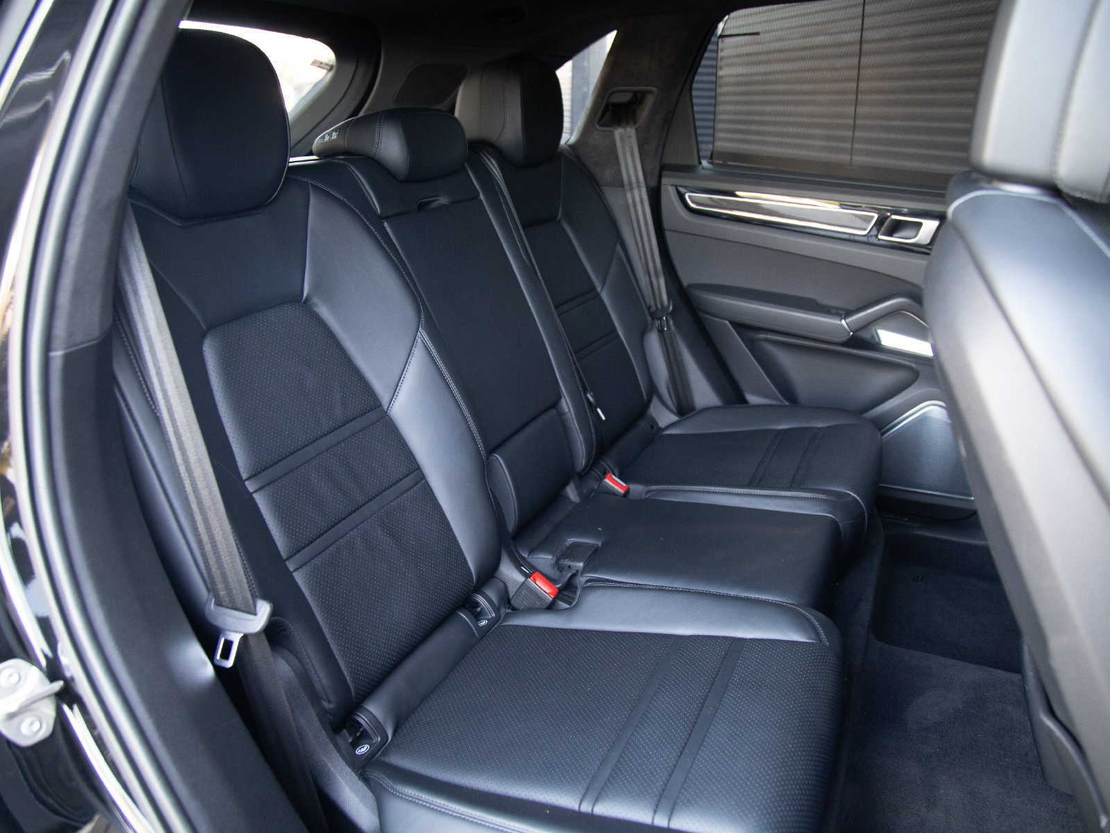 Certified 2023 Porsche Cayenne Turbo AWD/4WD image 25