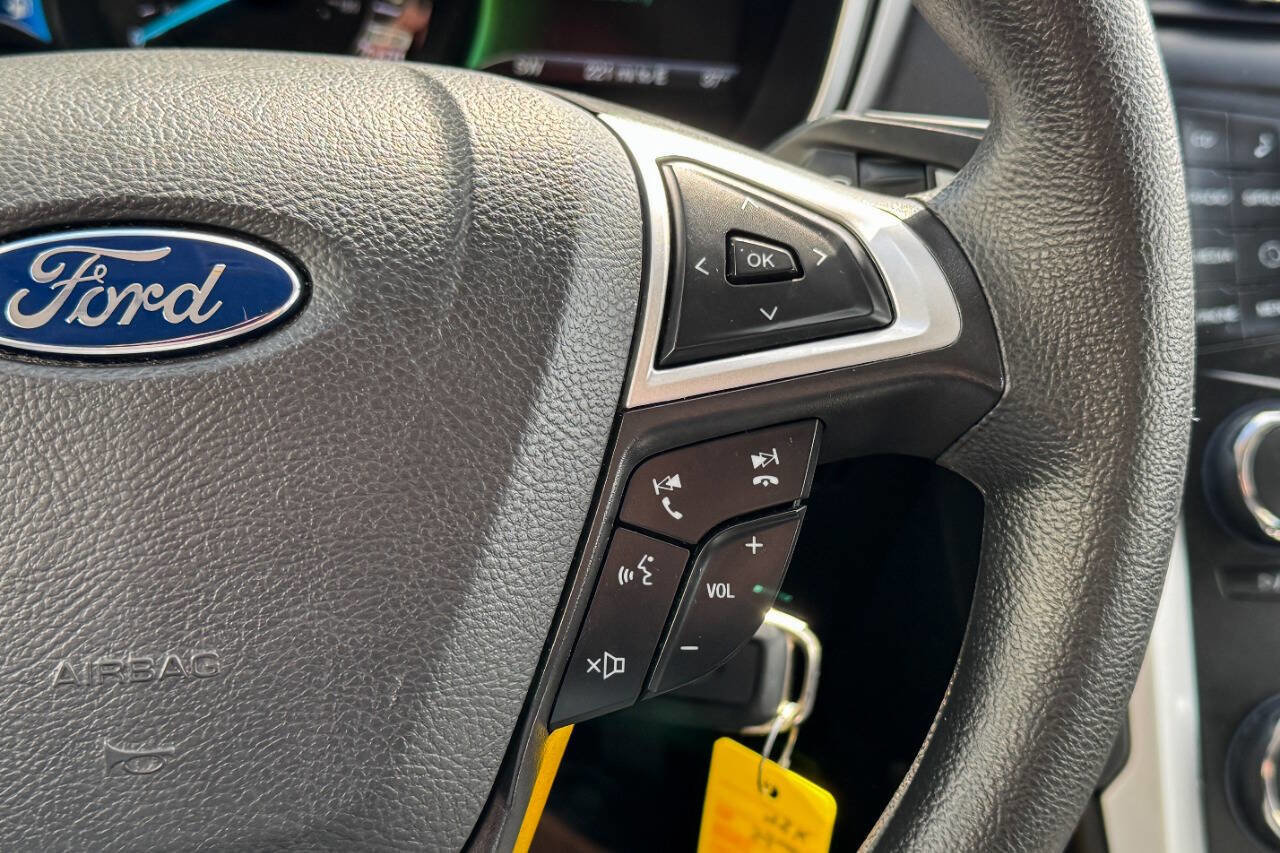 Used 2015 Ford Fusion SE image 28