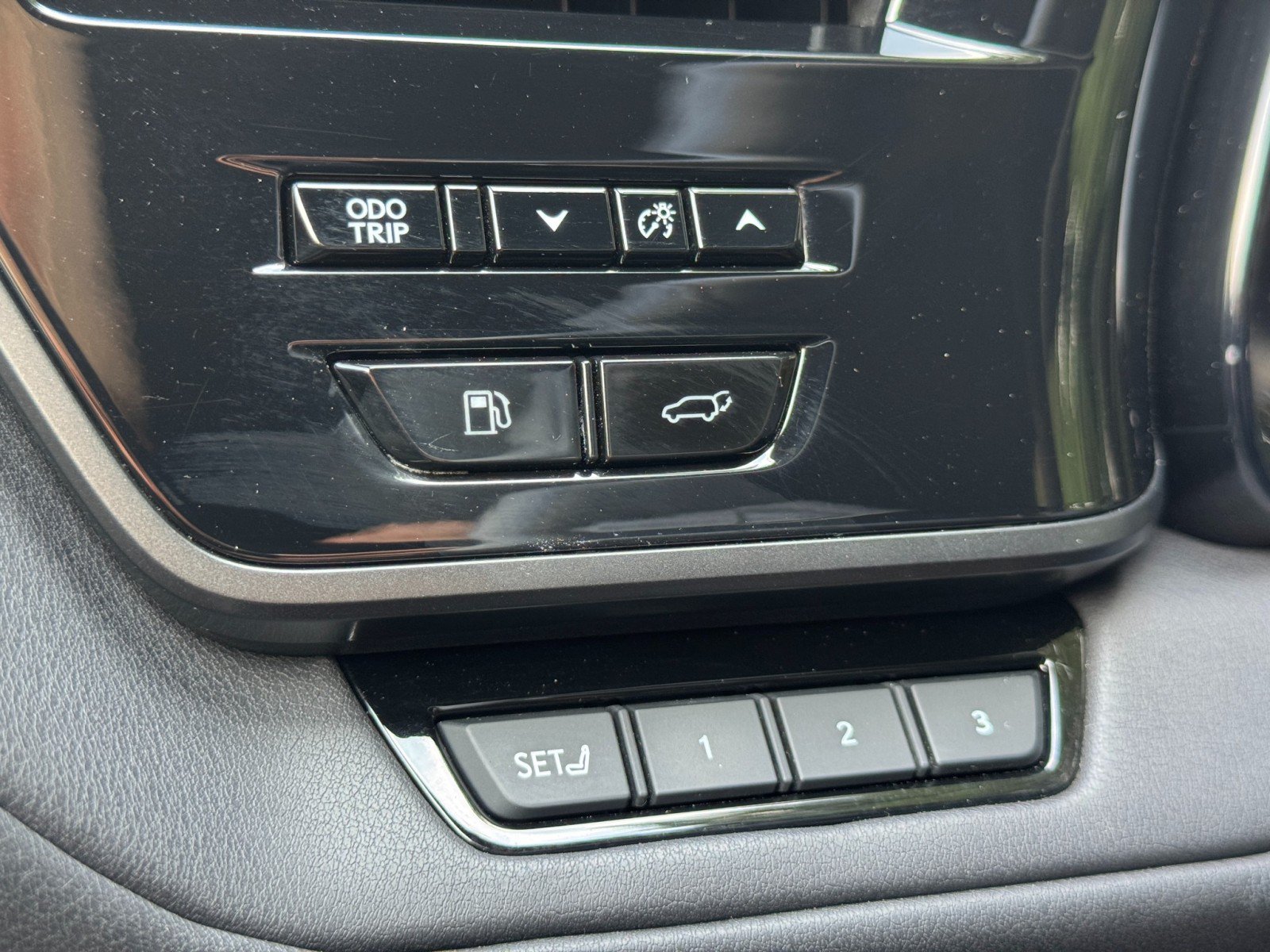 Used 2024 Lexus TX 500h AWD w/ Technology Package image 17