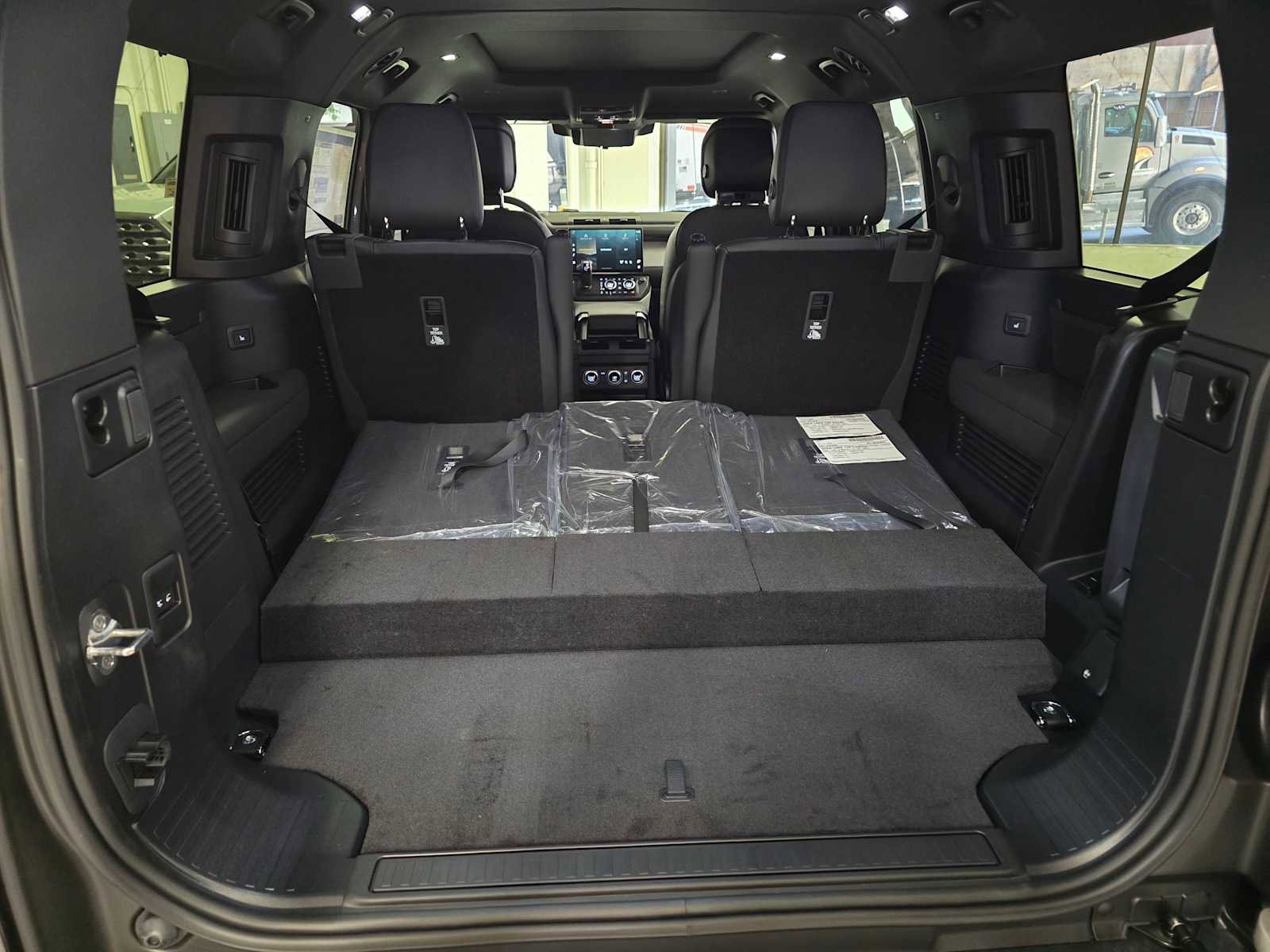 New 2026 Land Rover Defender 130 X-Dynamic SE image 16