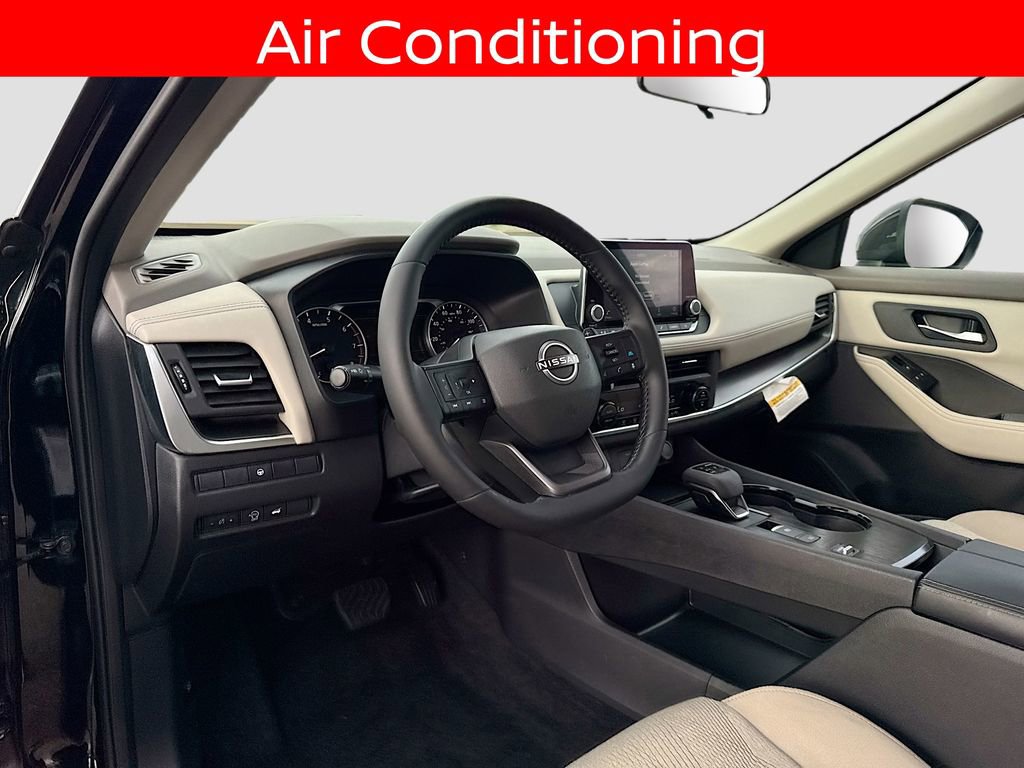 Used 2025 Nissan Rogue SV FWD image 9