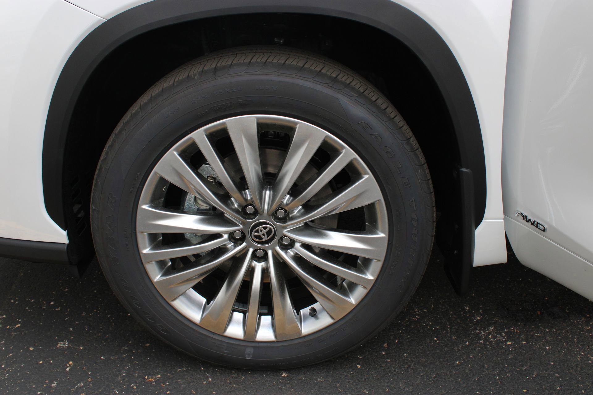 New 2026 Toyota Highlander Platinum AWD/4WD image 16