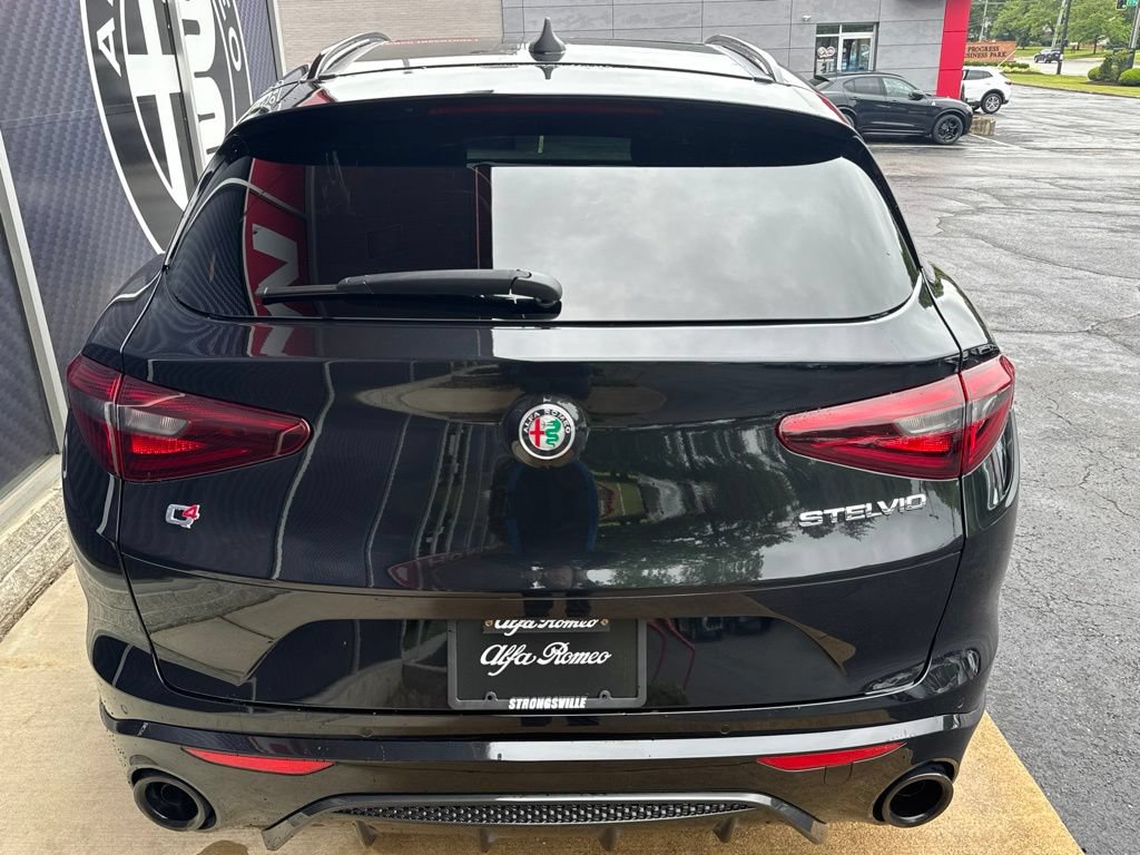 Used 2023 Alfa Romeo Stelvio Veloce AWD/4WD image 11