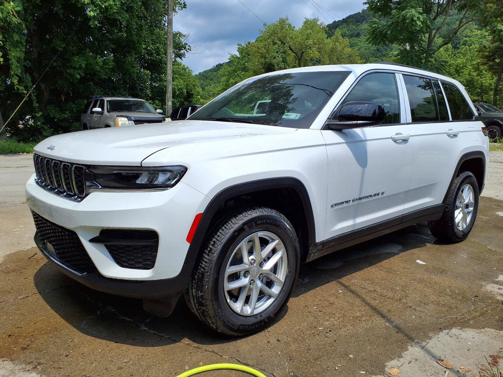 New 2026 Jeep Grand Cherokee Laredo X AWD/4WD image 3