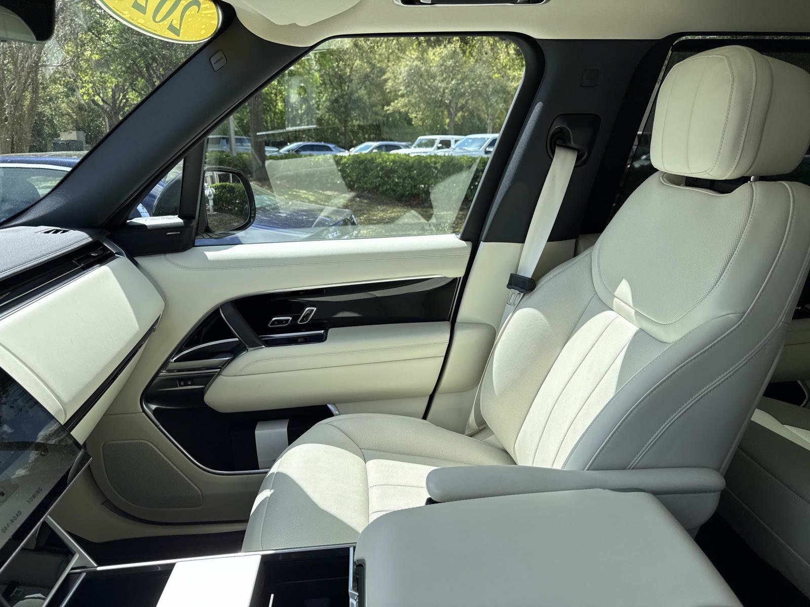 Used 2026 Land Rover Range Rover Long Wheelbase SE image 24