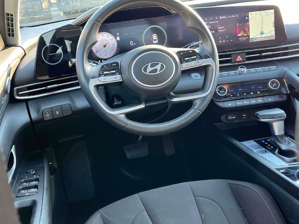 Used 2025 Hyundai Elantra SEL FWD image 2