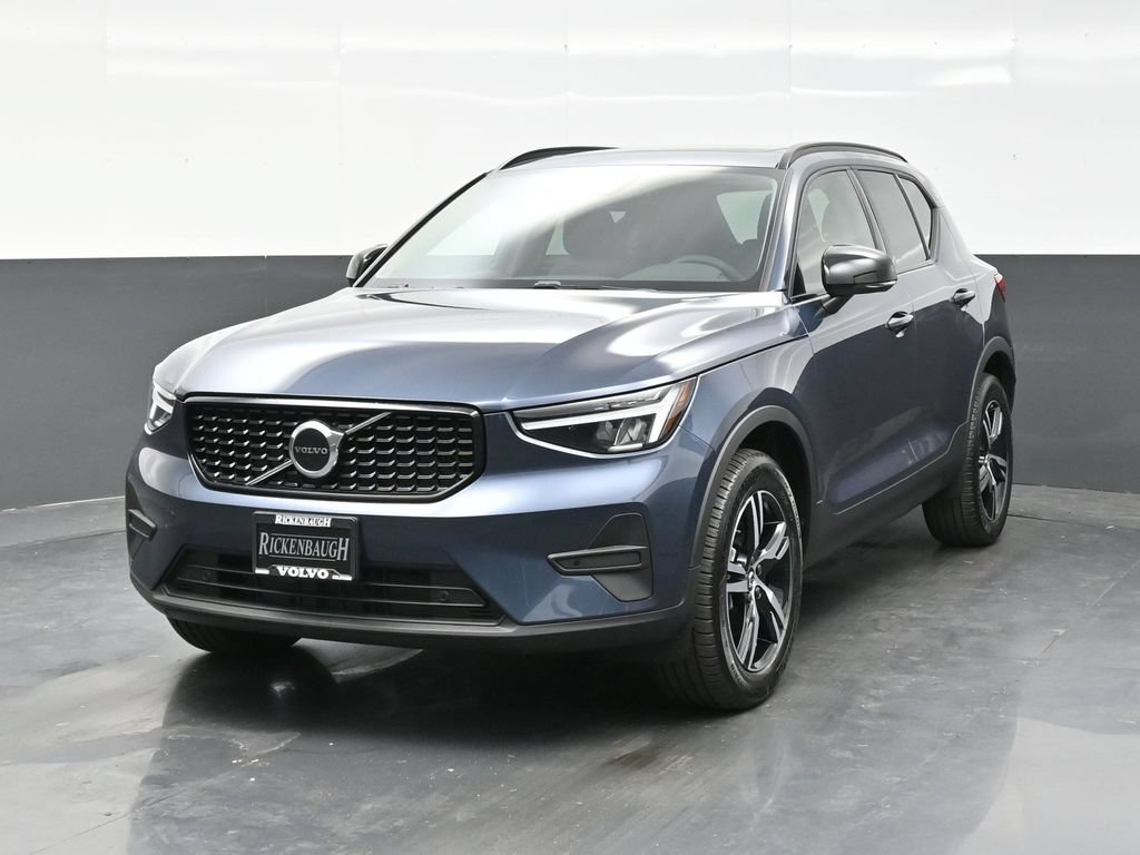 New 2026 Volvo XC40 B5 Core w/ Climate Package AWD/4WD image 2