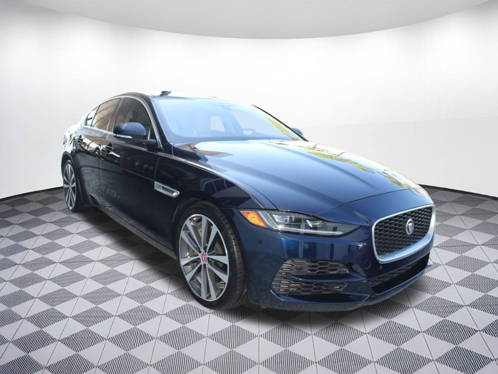 Used 2020 Jaguar XE S image 7