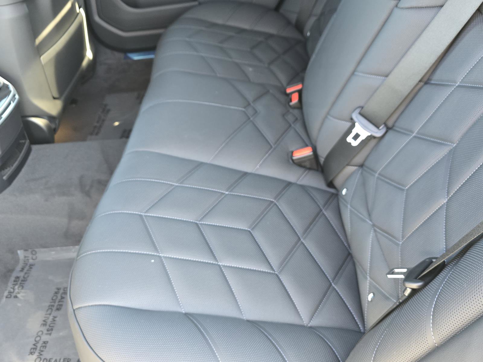 New 2025 BMW 750e xDrive w/ Premium Package image 10