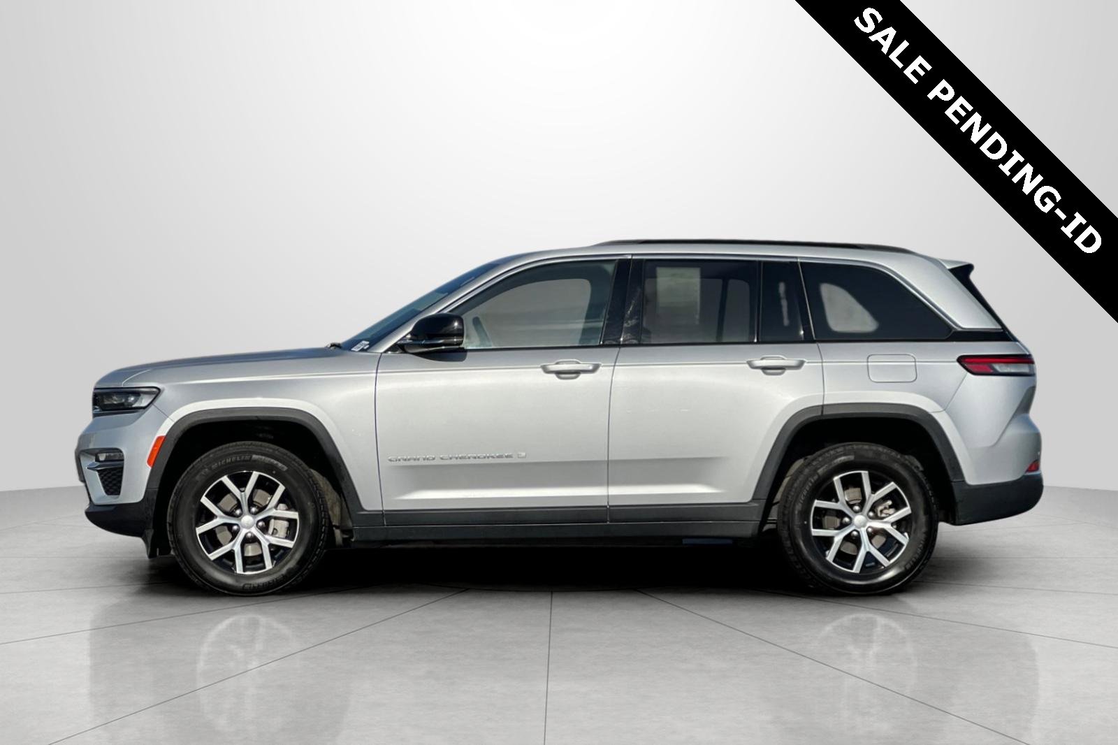 Used 2024 Jeep Grand Cherokee Limited image 8