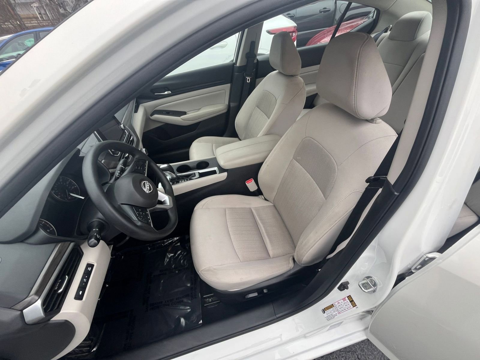 Used 2025 Nissan Altima 2.5 SV image 30