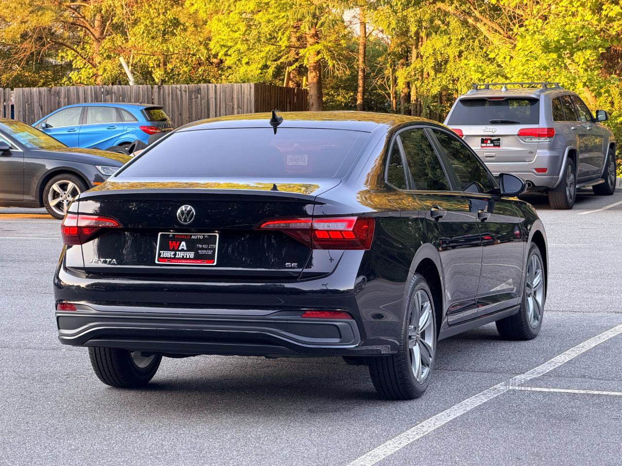 Used 2022 Volkswagen Jetta SE w/ Panoramic Sunroof Package FWD image 4