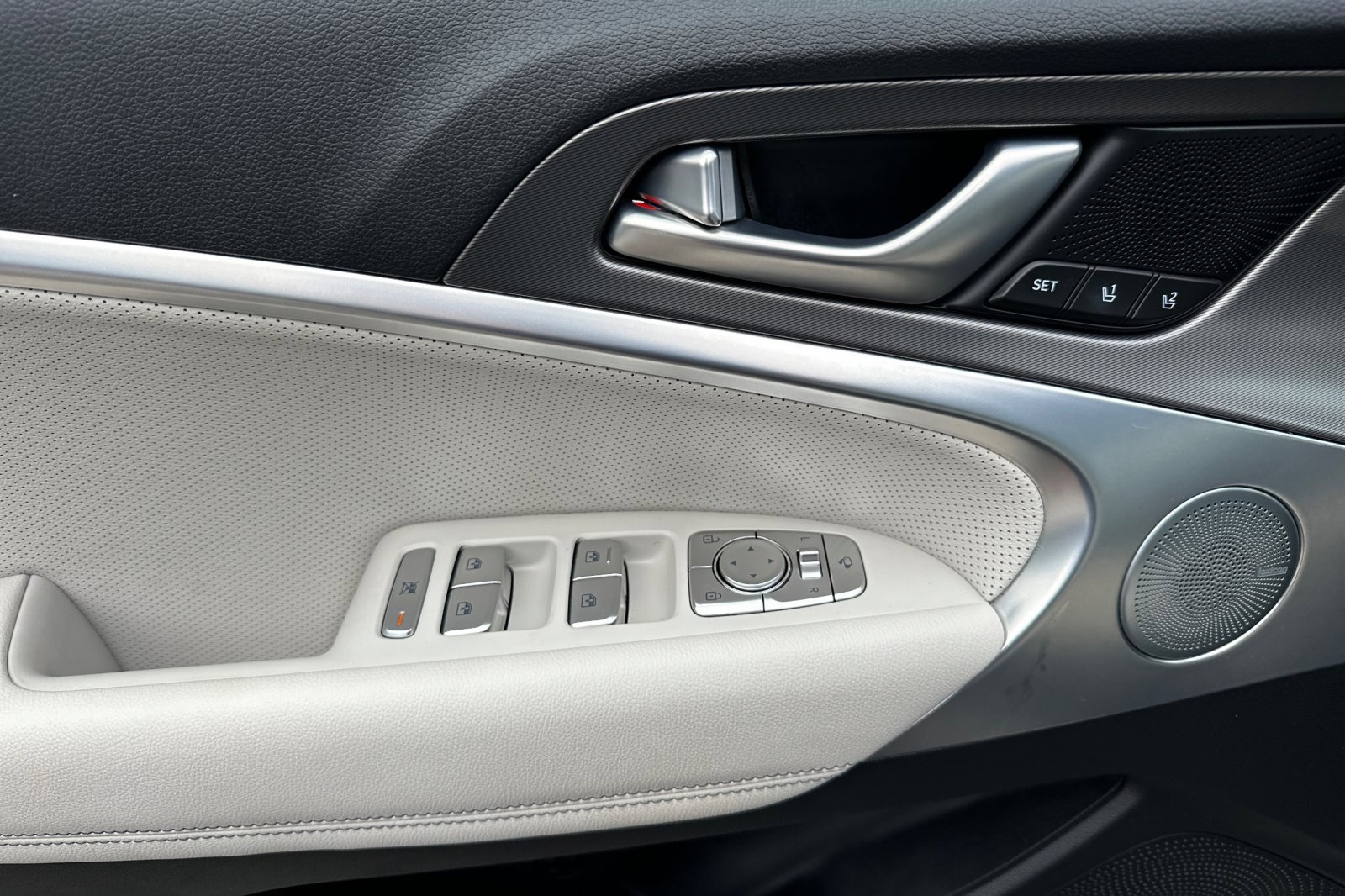 Used 2025 Genesis G70 2.5T w/ Sport Prestige Package image 12