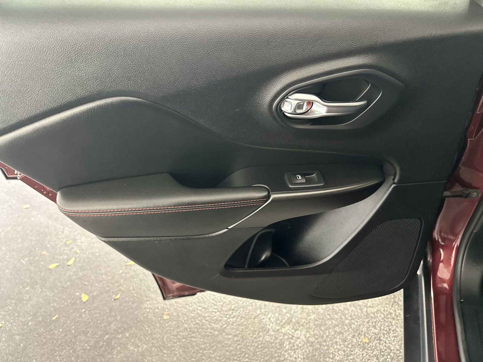 Used 2020 Jeep Cherokee Trailhawk w/ Cold Weather Group image 16