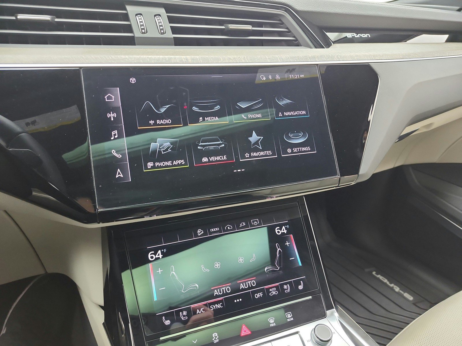 Used 2024 Audi Q8 e-tron Premium Plus w/ Premium Plus Package AWD/4WD image 10
