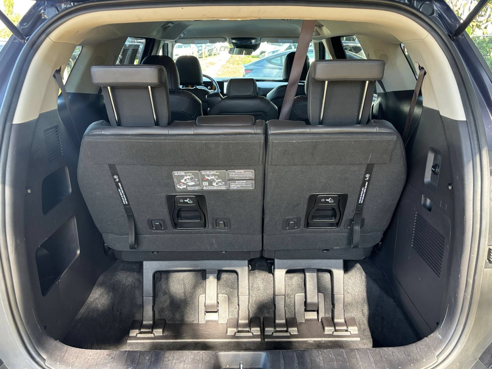Used 2026 Kia Carnival FWD image 33
