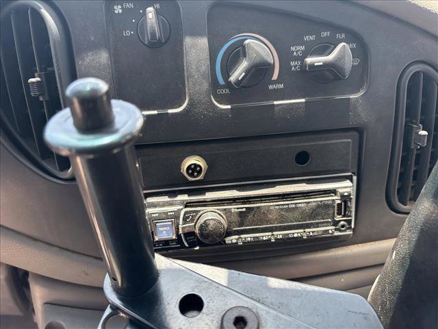 Used 2002 Ford E-450 and Econoline 450 RWD image 13