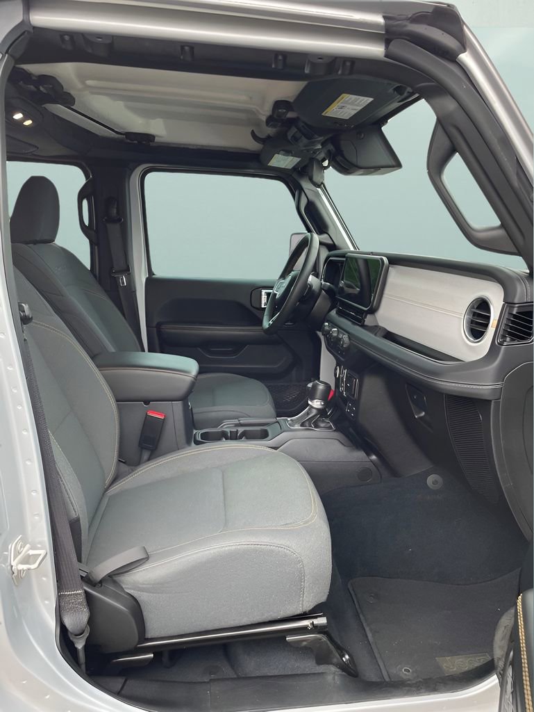 Used 2024 Jeep Wrangler Unlimited Sahara AWD/4WD image 16